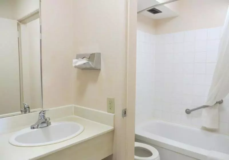 ホテル Calgary North Thriftlodge