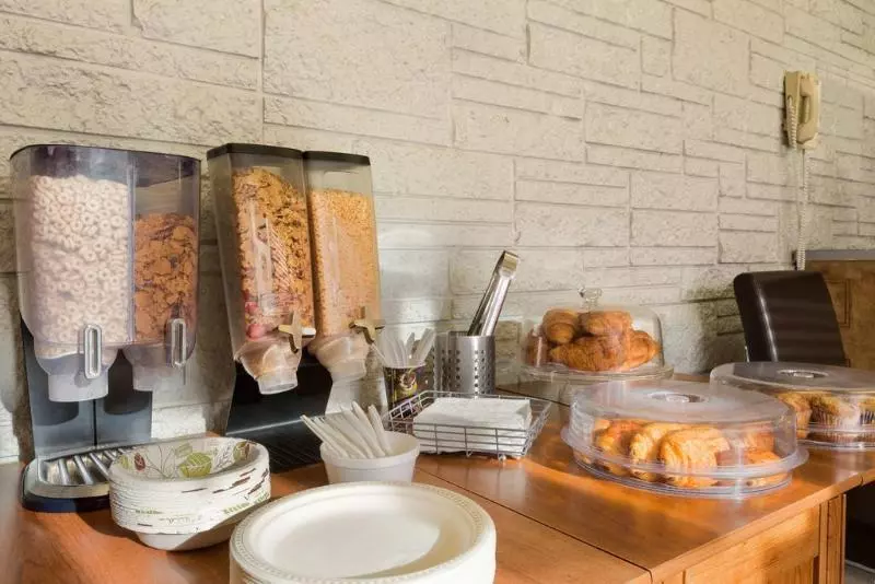 ホテル Calgary North Thriftlodge