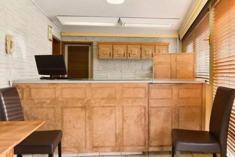 ホテル Calgary North Thriftlodge