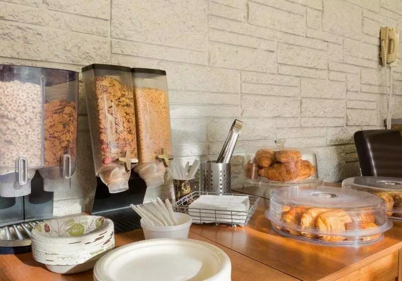 ホテル Calgary North Thriftlodge