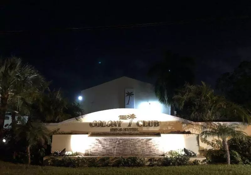 هتل Colony Club Inn & Suites