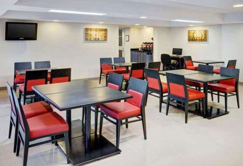 Отель Quality Inn