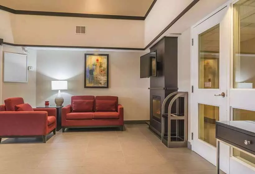 בית מלון כפרי Comfort Inn