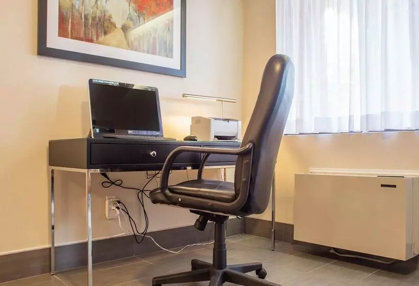 בית מלון כפרי Comfort Inn