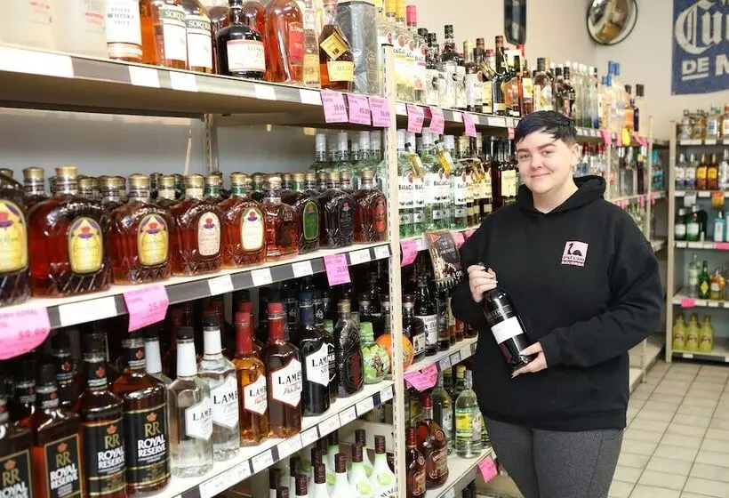 Hotel Continental Inn & Suites