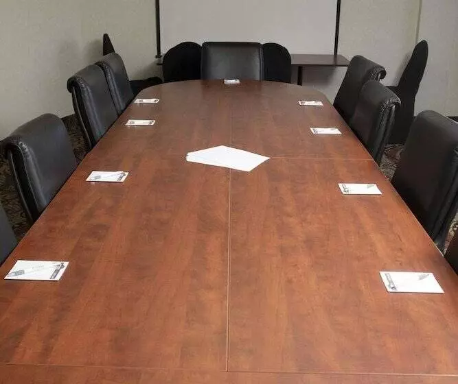 Hotel Continental Inn & Suites