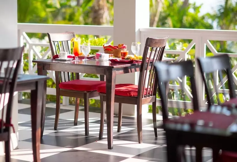 هتل Coral Sands Inn & Cottages