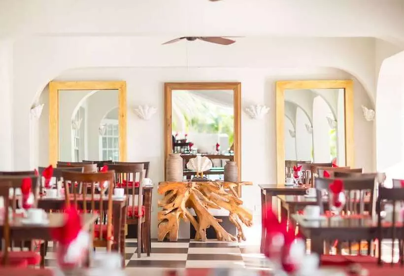 هتل Coral Sands Inn & Cottages