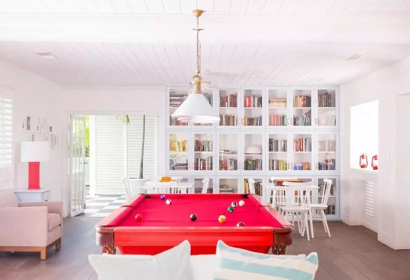 هتل Coral Sands Inn & Cottages