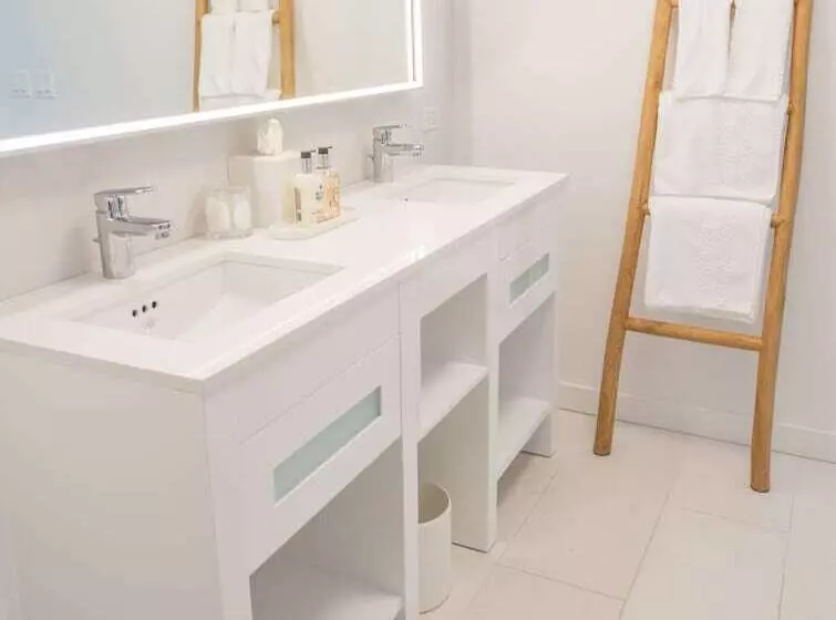 هتل Coral Sands Inn & Cottages