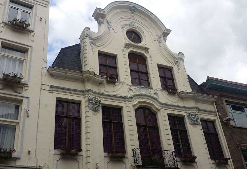 فندق Cour St Georges