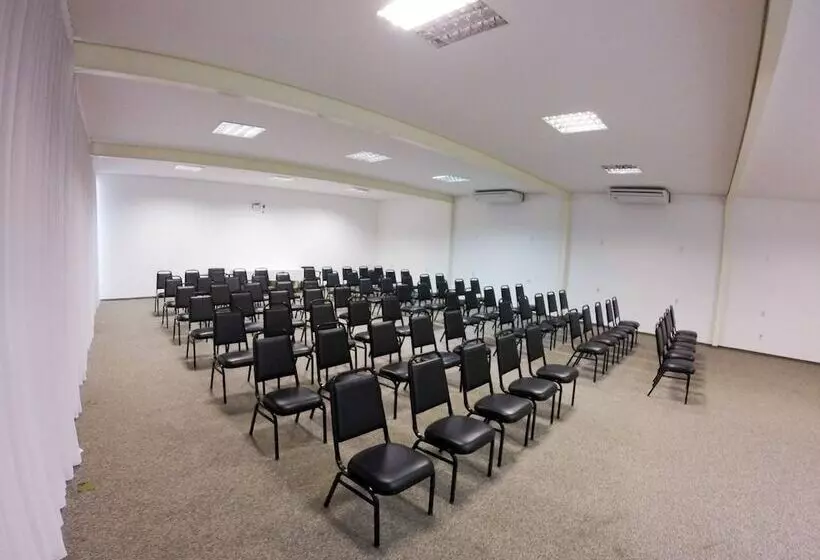 酒店 Days Inn By Wyndham Uberlândia