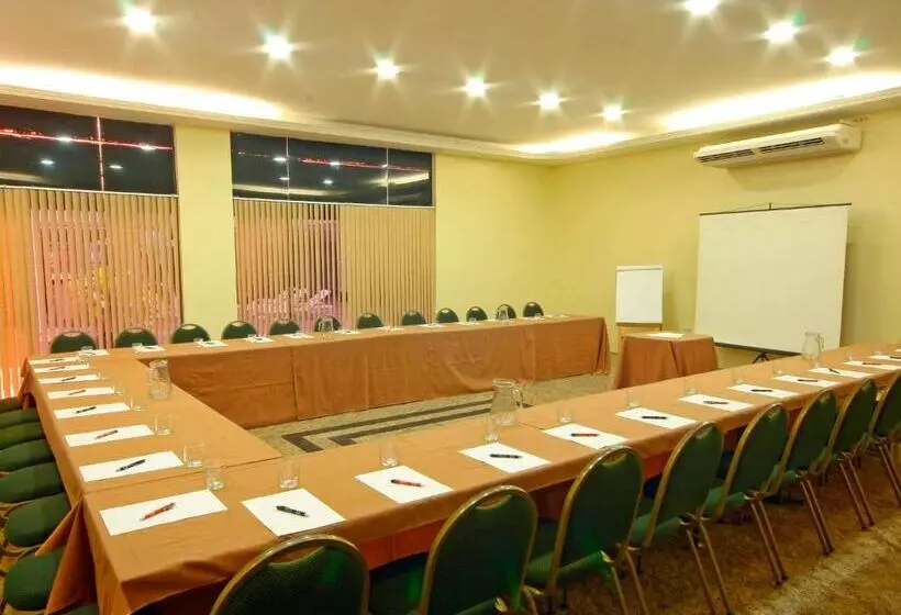 호텔 Malibu Palace