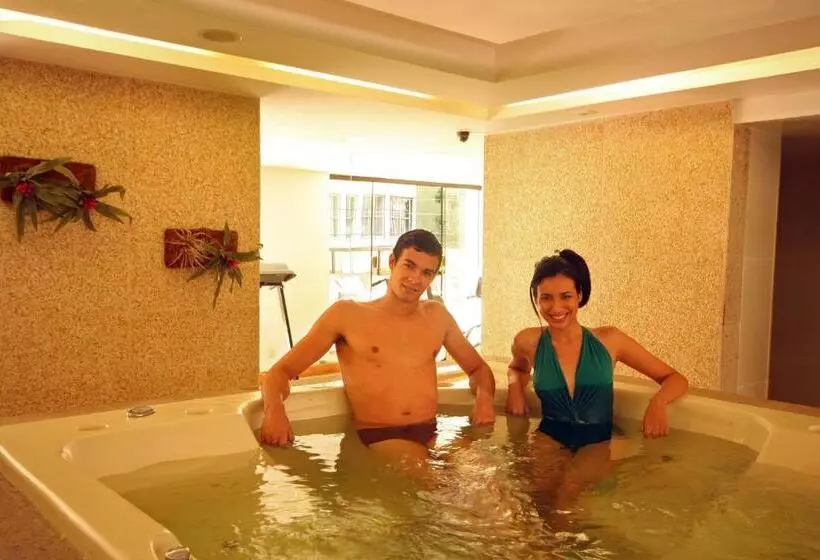 호텔 Malibu Palace