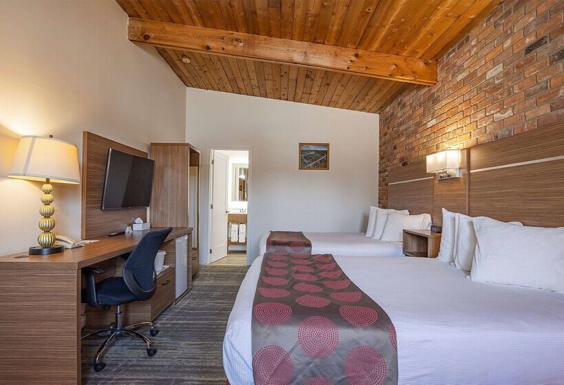 בית מלון כפרי Ramada By Wyndham Gananoque Provincial Inn