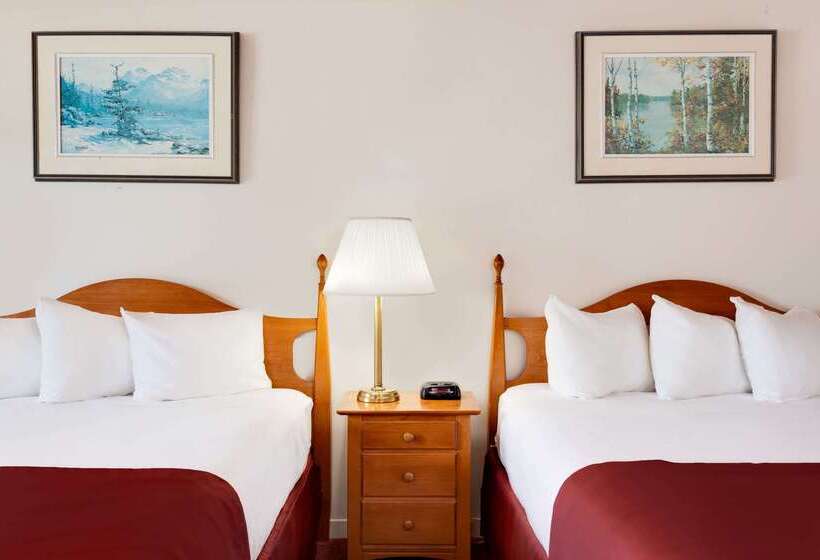 בית מלון כפרי Ramada By Wyndham Gananoque Provincial Inn