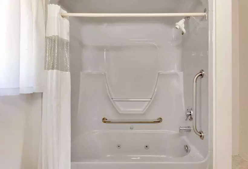 호텔 Ramada By Wyndham Gananoque Provincial Inn