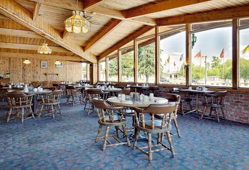 호텔 Ramada By Wyndham Gananoque Provincial Inn