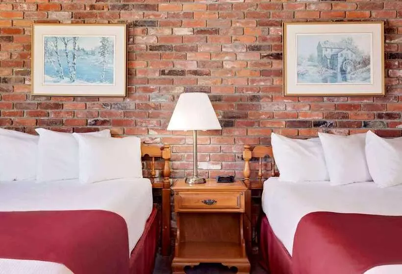 호텔 Ramada By Wyndham Gananoque Provincial Inn