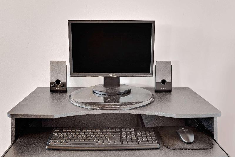 בית מלון כפרי Ramada By Wyndham Gananoque Provincial Inn