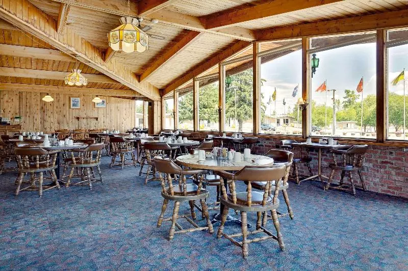 호텔 Ramada By Wyndham Gananoque Provincial Inn