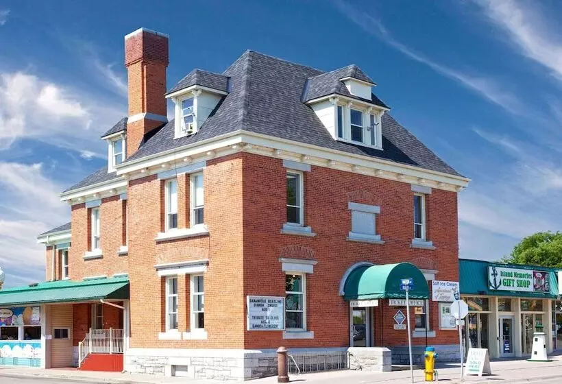 호텔 Ramada By Wyndham Gananoque Provincial Inn