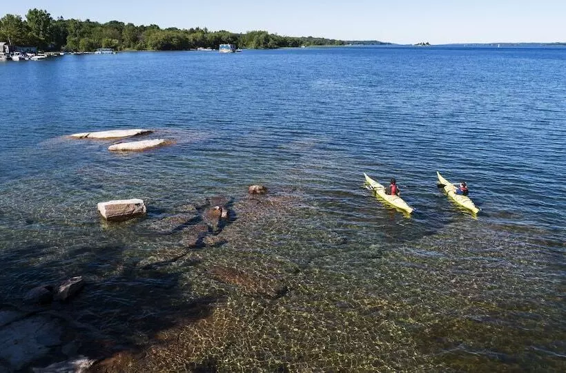 호텔 Ramada By Wyndham Gananoque Provincial Inn