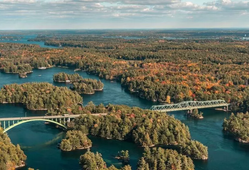 호텔 Ramada By Wyndham Gananoque Provincial Inn