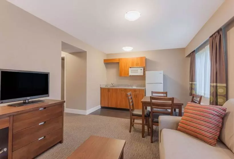 هتل Super 8 By Wyndham Abbotsford Bc