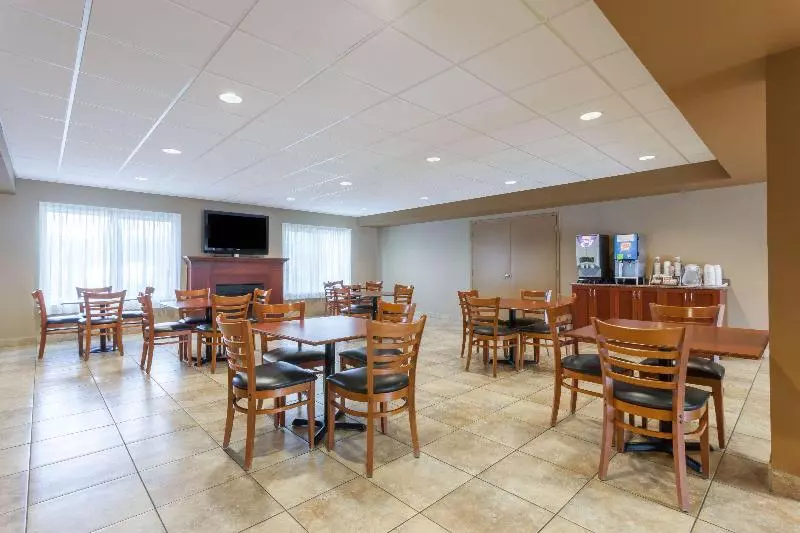 هتل Super 8 By Wyndham Abbotsford Bc