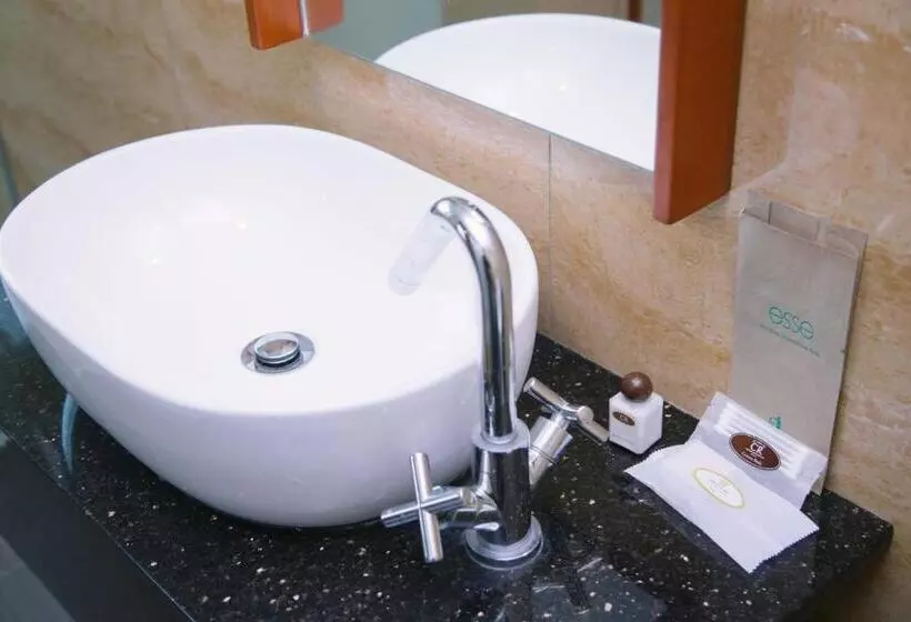 هتل The Capital Residence Suites