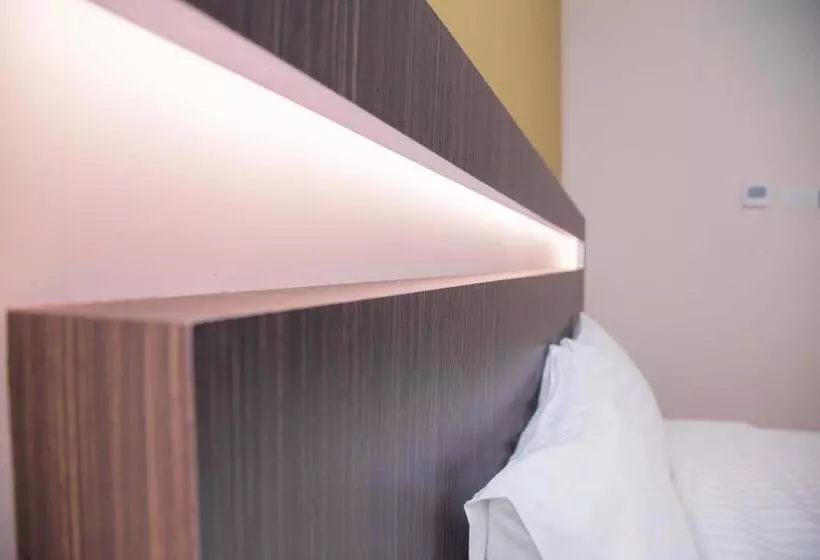 هتل The Capital Residence Suites