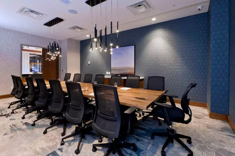 Doubletree By Hilton Windsor Hotel & Suites