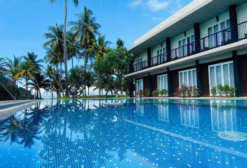 Golden Star Beach Hotel