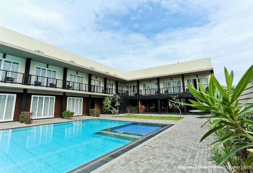 Golden Star Beach Hotel