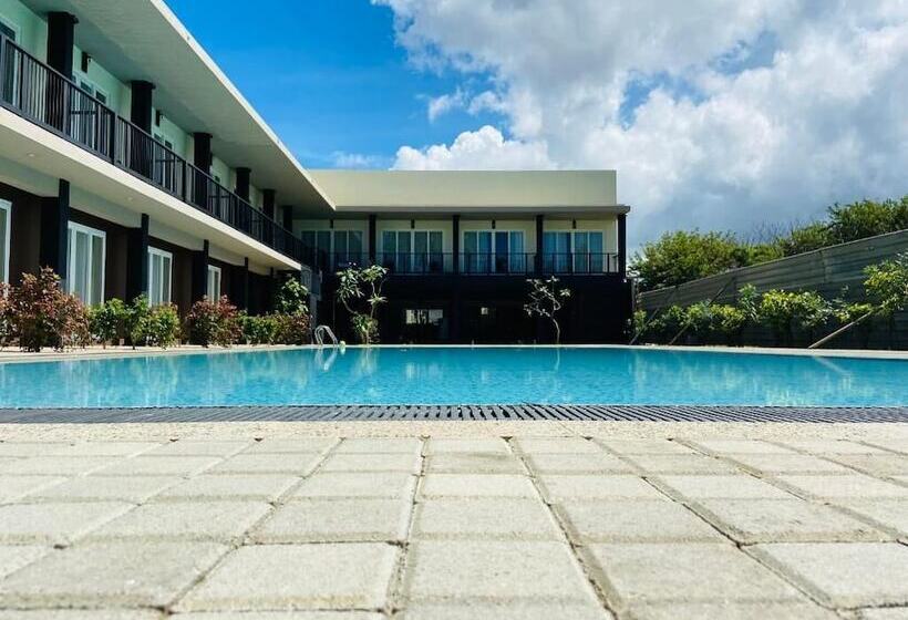 Golden Star Beach Hotel