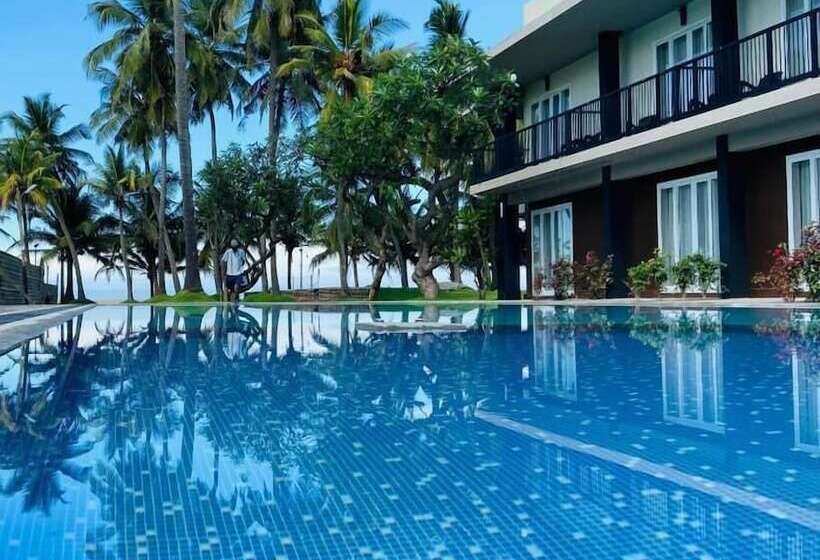 Golden Star Beach Hotel