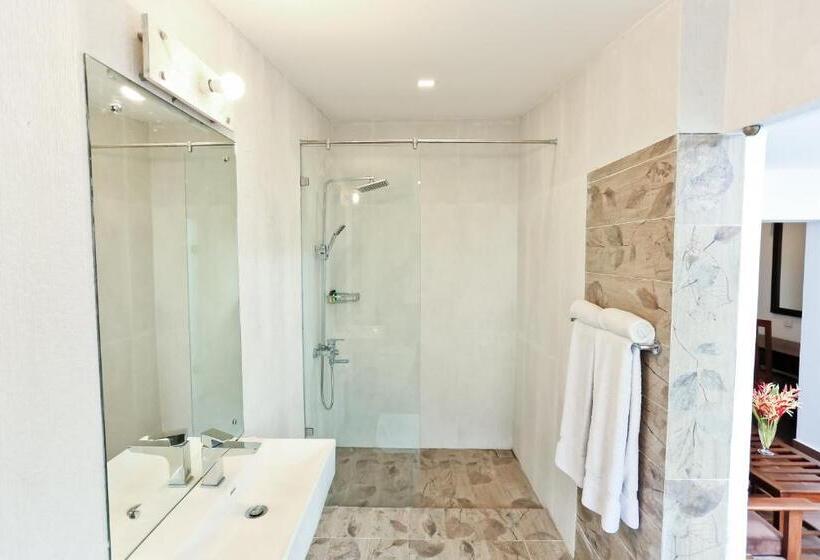 Golden Star Beach Hotel