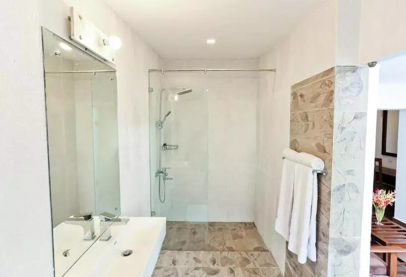 Golden Star Beach Hotel