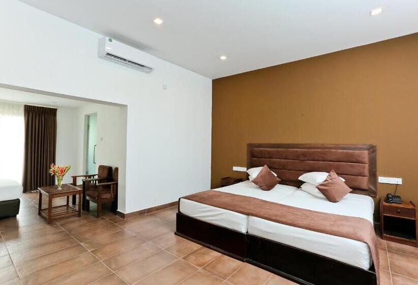 Golden Star Beach Hotel