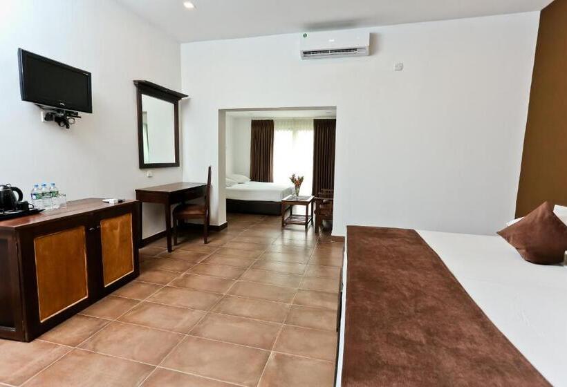 Golden Star Beach Hotel