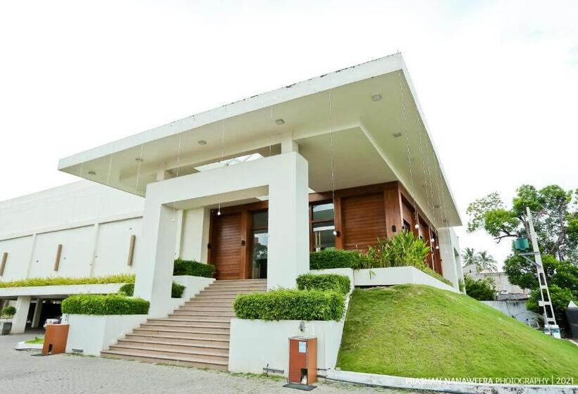 Golden Star Beach Hotel