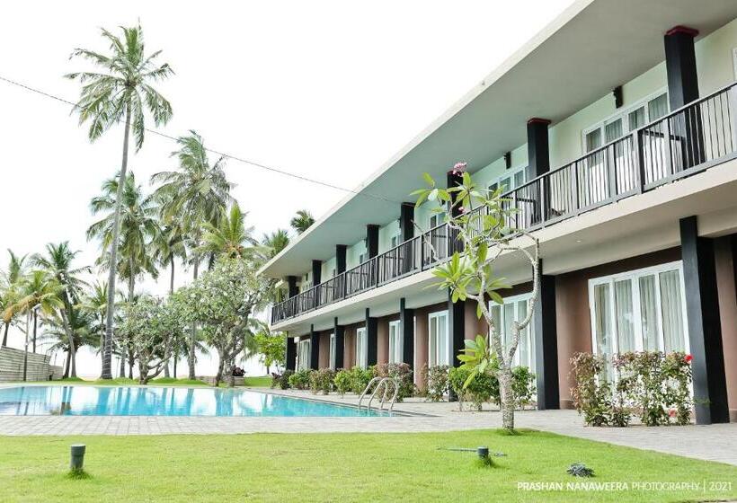 Golden Star Beach Hotel