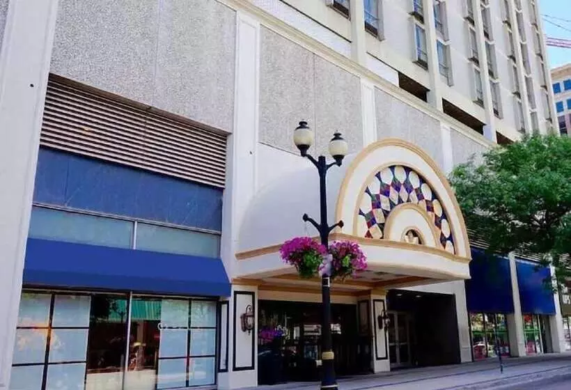 Hamilton Plaza Hotel & Conference Center