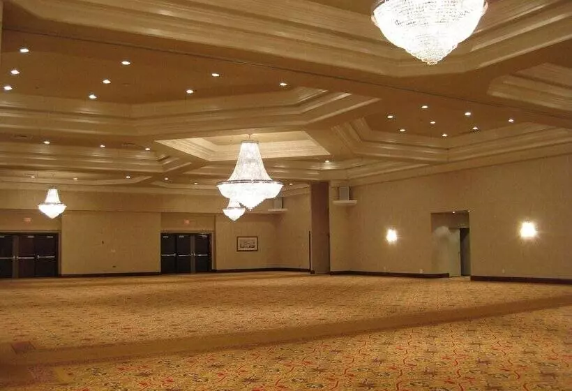 Hamilton Plaza Hotel & Conference Center