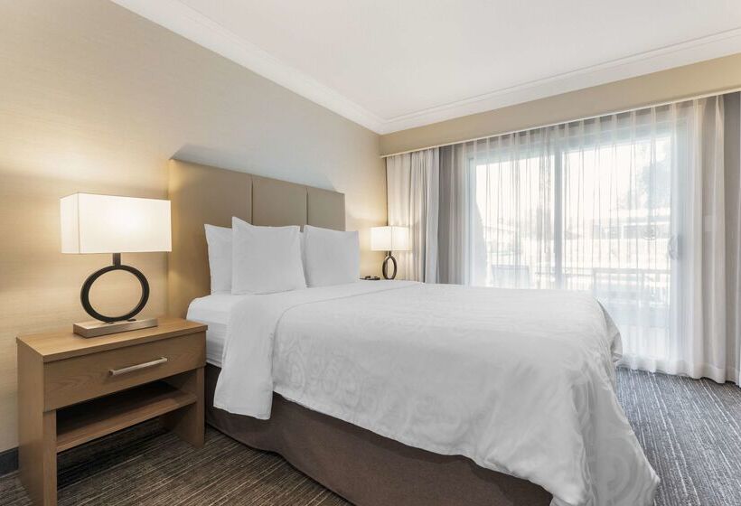 Best Western Plus Kelowna Hotel & Suites