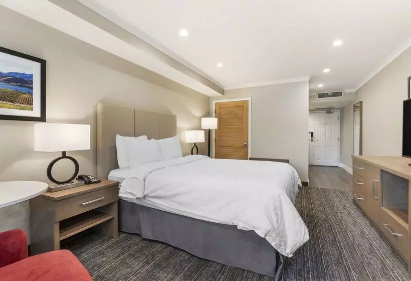 Best Western Plus Kelowna Hotel & Suites