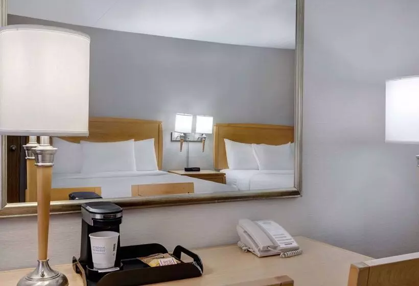 Hotel Days Inn By Wyndham Niagara Falls Near The Falls