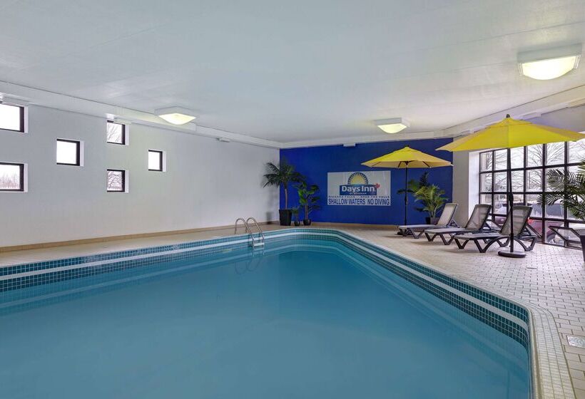 هتل Days Inn By Wyndham Niagara Falls Near The Falls