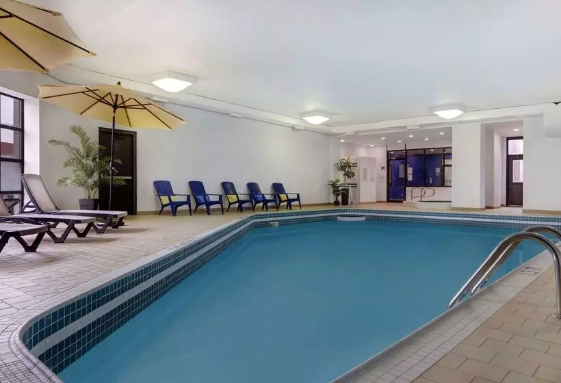 Hotel Days Inn By Wyndham Niagara Falls Near The Falls